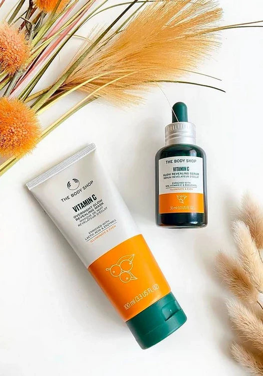 Maak je klaar voor de ultieme schoonheidsslaap met ons verhelderende Vitamin C Overnight Glow-Revealing Mask.Verrijkt met vitamine C, herstellend melkzuur (AHA) en papaja-enzymen, onthult ons nachtmasker een nieuwe, verbeterde huidglans - meer specifiek e